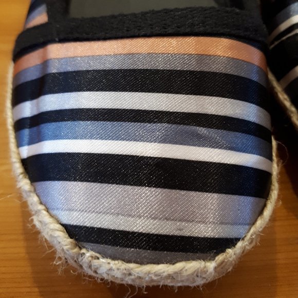 Marilyn Moda Ballet Flats - Size 7 - So Cute with Horizontal Striping - Picture 2 of 4